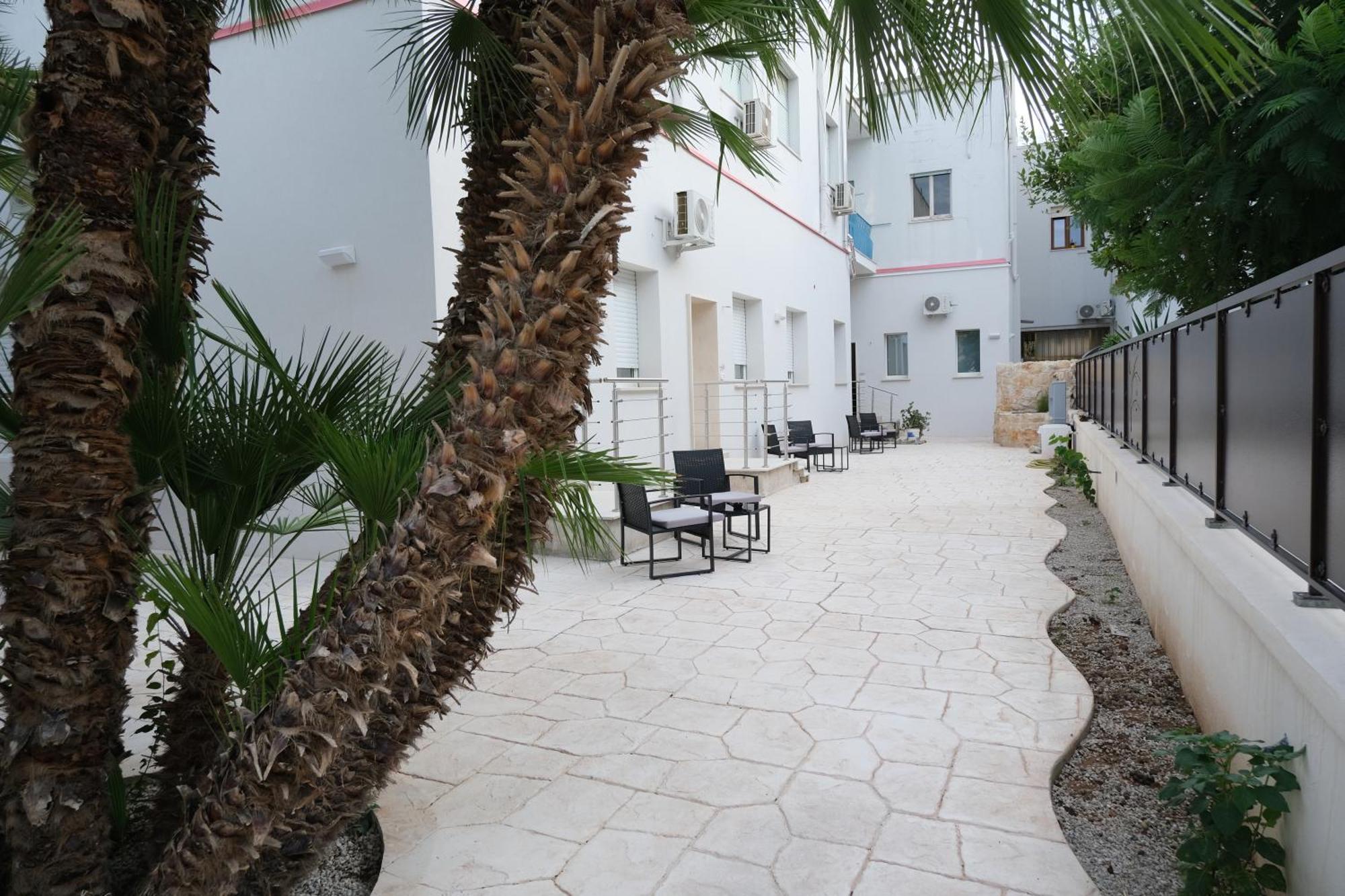 Апартаменты Elegante Bilocale Con Giardino Лечче Экстерьер фото